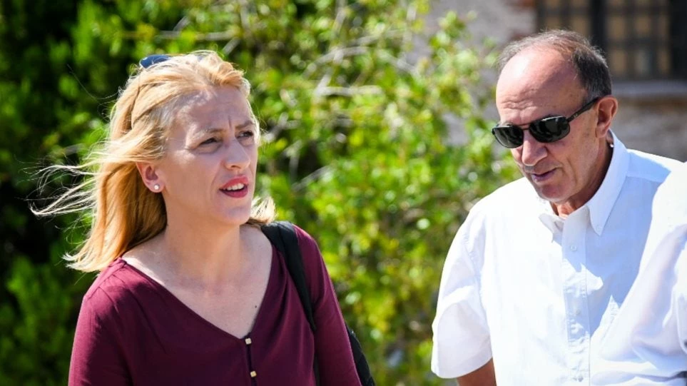 Άμοιρη ευθυνών δηλώνει η Δούρου μετά τις εισαγγελικές κλήσεις για τη φονική πυρκαγιά στο Μάτι
